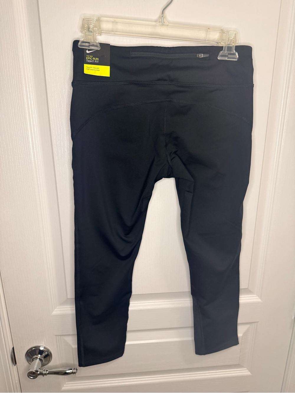 Nike Women’s Black Athletic capris with inside draw string. NWT Small - Picture 5 of 5
